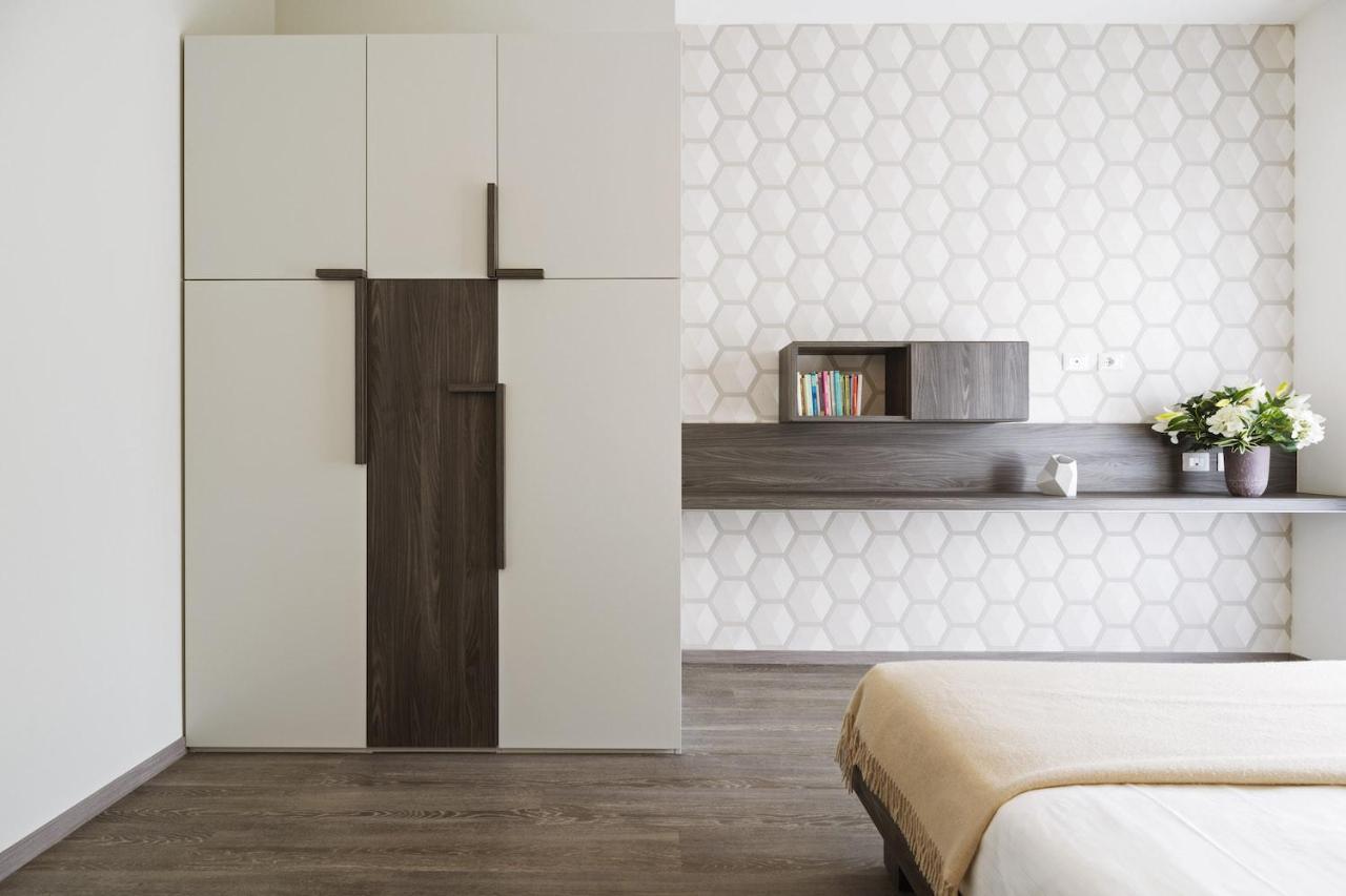 Contempora - Cavallotti 13 - A63 * Milano